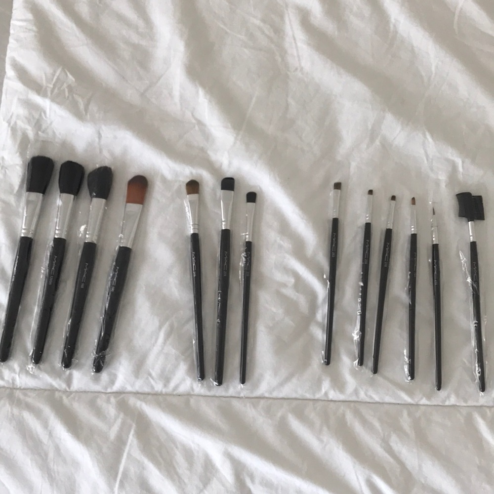 Brand New M.A.C brushes